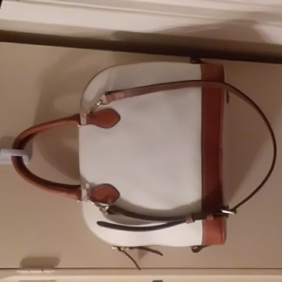 🎁 SOLD NEW Dooney & Burke White w SaddleTan Bag/Crossbody - Picture 2 of 12